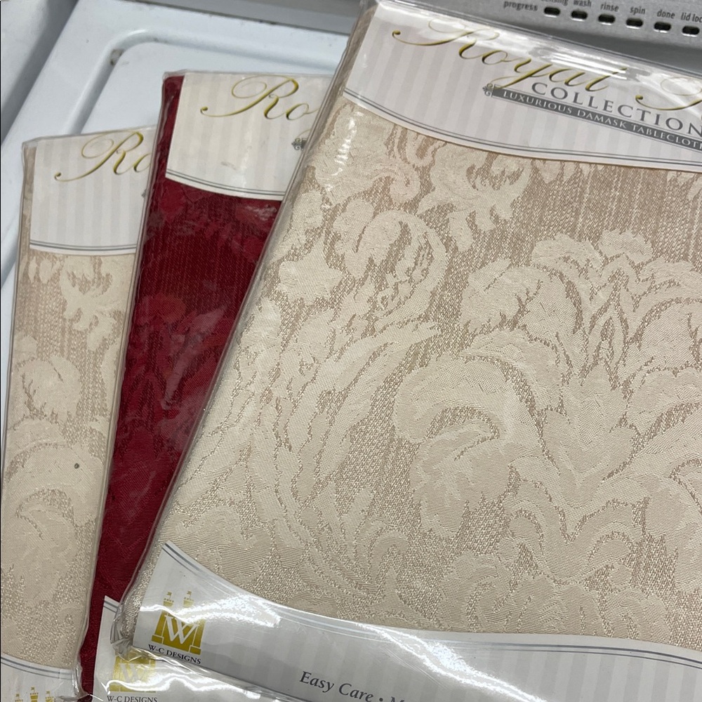 Royal Collection Damask Tablecloth  60 x 104 inches